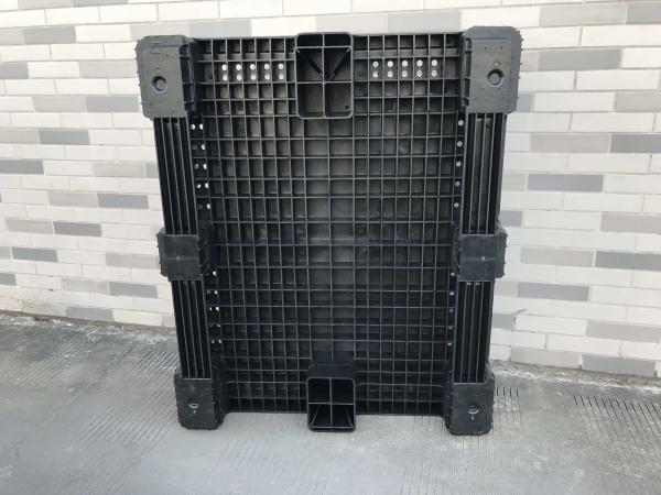 Plastic collapsible box containers closed bodies with side doors