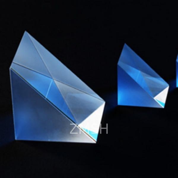 Prismes optiques en quartz fondu pour transmission UV / VIS, angles personnalisés