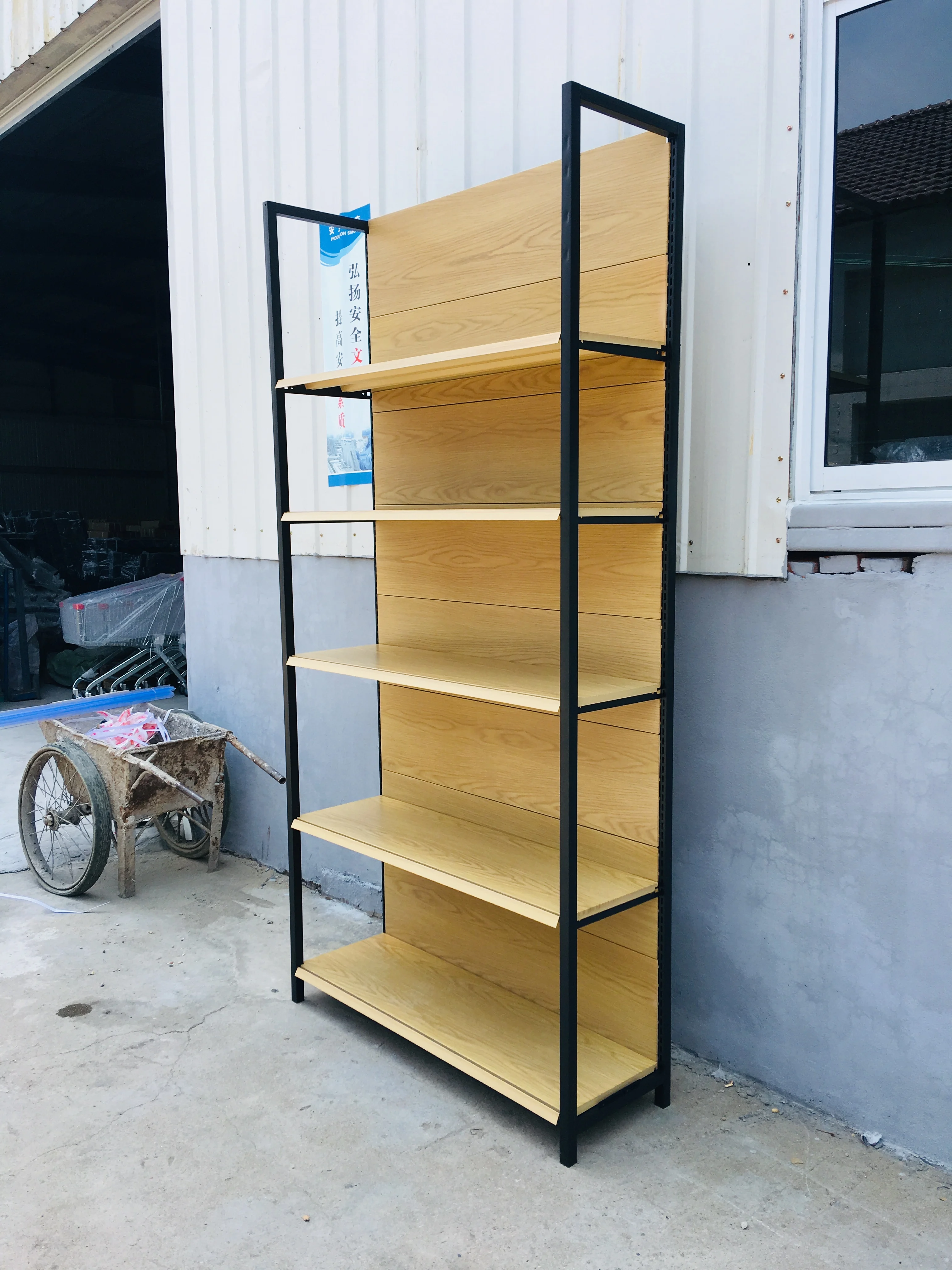 Дисплейные стеллажи для продуктовых магазинов