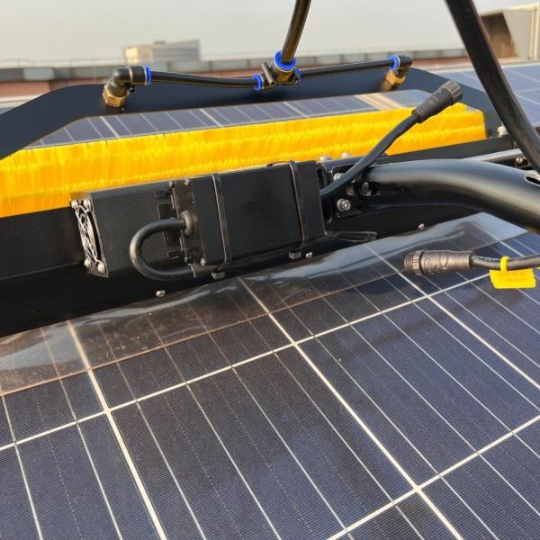 Indústria de energia Dual escova fotovoltaica de limpeza de rolos com conjunto de postes telescópicos de 5,5 M