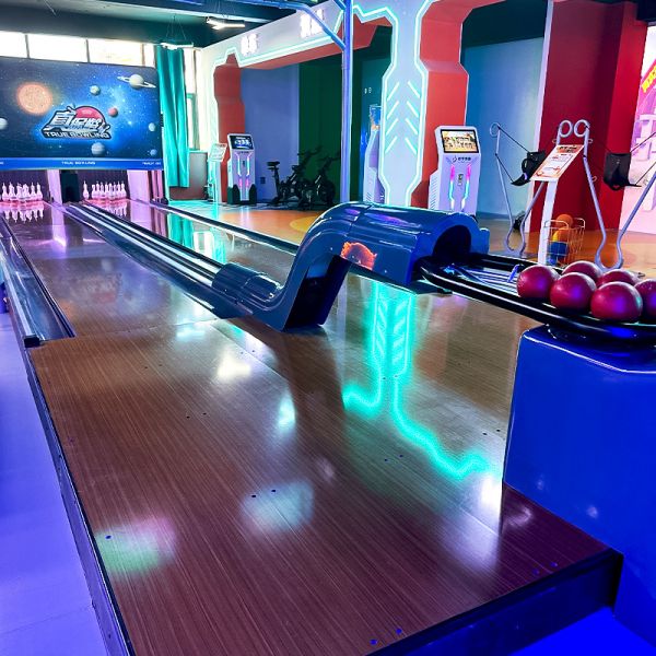 Rubber and Wooden Material Bowling Machine for Indoor Bowling Game in Entertainment Centers and Amusement Parks