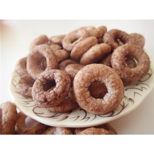 Biscoito orgânico do arroz dos biscoitos novos do volume do projeto com os grandes anéis de espuma do chocolate dos petiscos da grão do preço