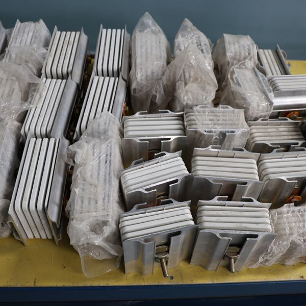 Aislamiento de barra colectora enchufable de alta capacidad de 2000A y conducto de bus sándwich de cobre y aluminio