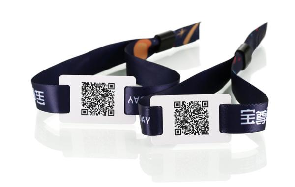 OEM Logo Smart NFC RFID Silicone Wristbands Waterproof Bracelet For Water Parks