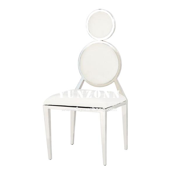 Elegancias sillas de banquete tapizadas de terciopelo con detalles dorados