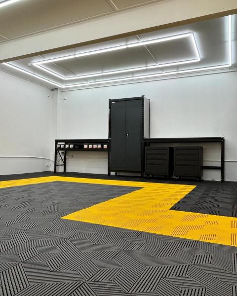 Square Grey Garage Tiles Matte Plastic Interlocking Garage Floor Tiles