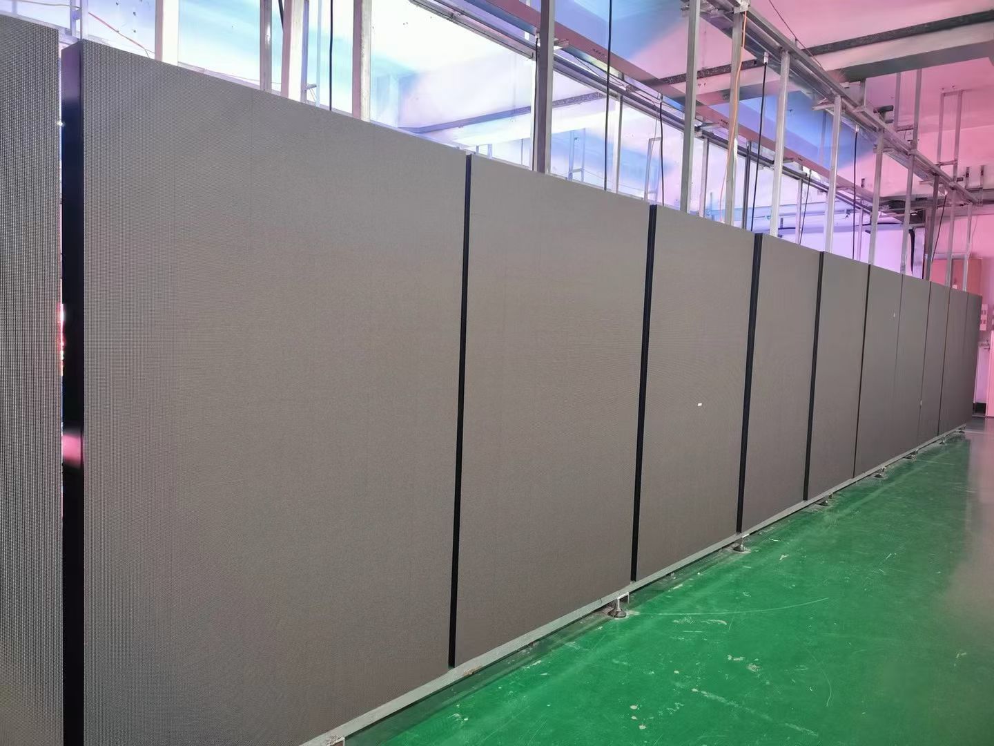 Commercial LED Display with P1.86 / P2 / P2.5 / P3 / P4 Pixel Pitch, Front and Rear Maintenance, and 3840Hz Refresh Rate for City Advertising
