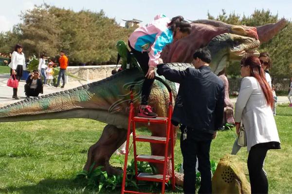 Crianças Animatronic realísticas da mostra do dinossauro do passeio interativo grande do Central Park