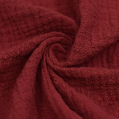 Quatro camadas 125-130GSM enrugam a tela Gauze Fabric vermelho de gaze