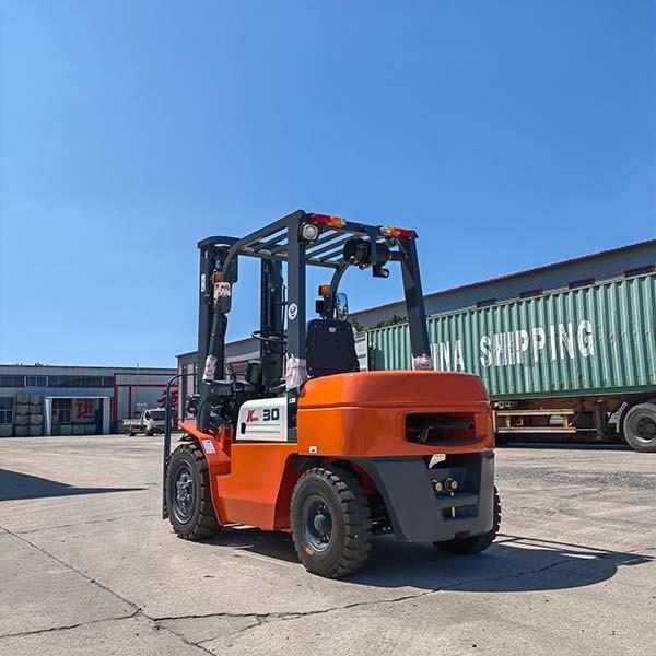 Cummins QSF2.8T Diesel Powered Forklift EPA Standard 3ton Forklift Triplex Mast