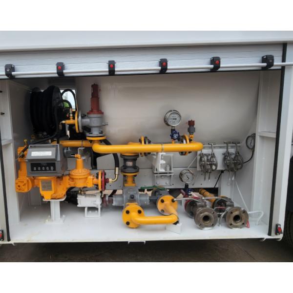 HOWO 5000liters 2.5T LPG Bobtail Truck With Dispenser Cooking Gas Tanker