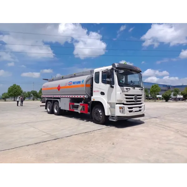 15000 Liters Dongfeng Oil Tanker Truck for Efficient Refueling
