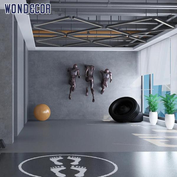 Идущая скульптура стены скульптуры 3D искусства стены металла человека бронзовая