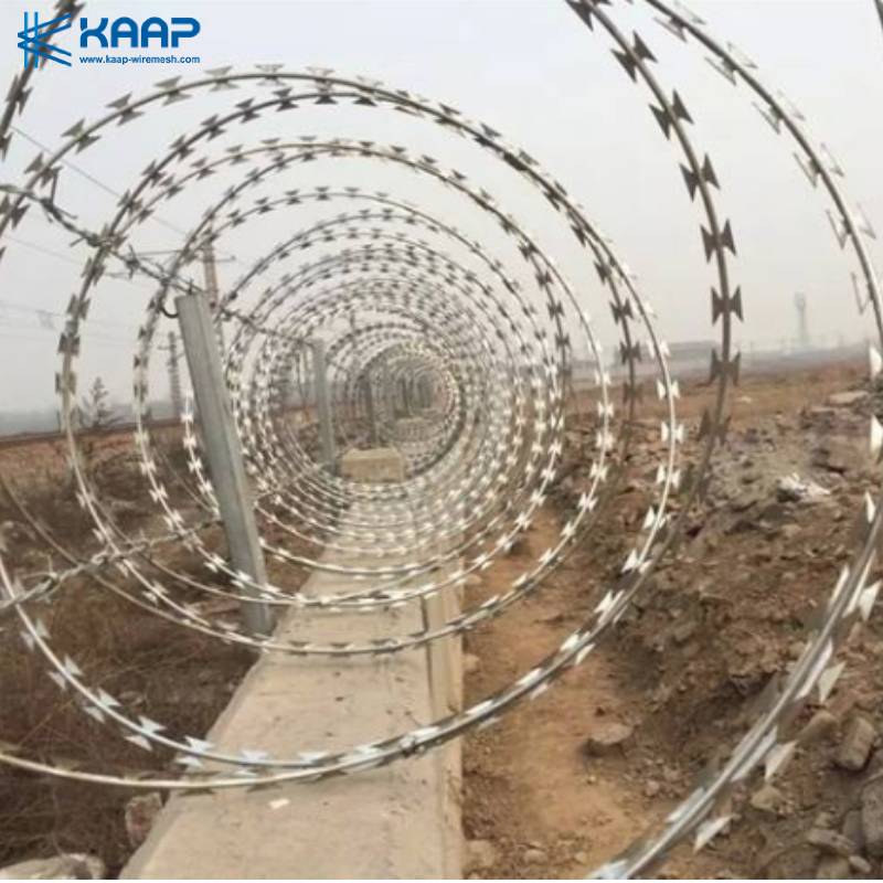 Колючая проволока бритвы концертины 950mm загородки аэропорта