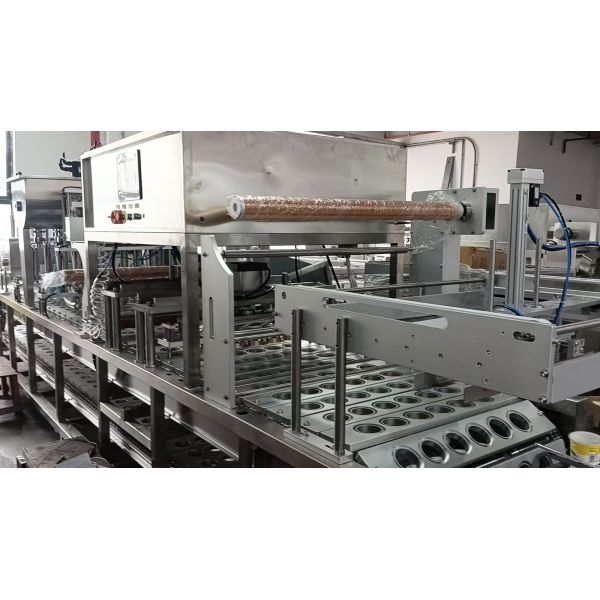 CE certificate LC-672CF Fully Automatic Tray Filling and Sealing Machine Pre-made Steak Roll Film Vacuum Nitrogen-filled Preservation and Sealing Packaging Machine