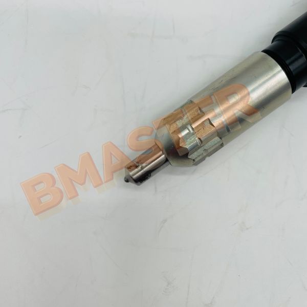095000-0285 Model Densoo Injector For F17D-T Engine With Stainless Steel Construction