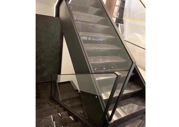 As telhas de mármore da escada da porcelana do olhar 1200x300x170 deslizam não o assoalho exterior