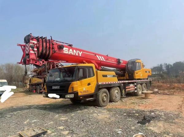 Cran de camion orange 50T en bon état et coût de location d'équipement de construction