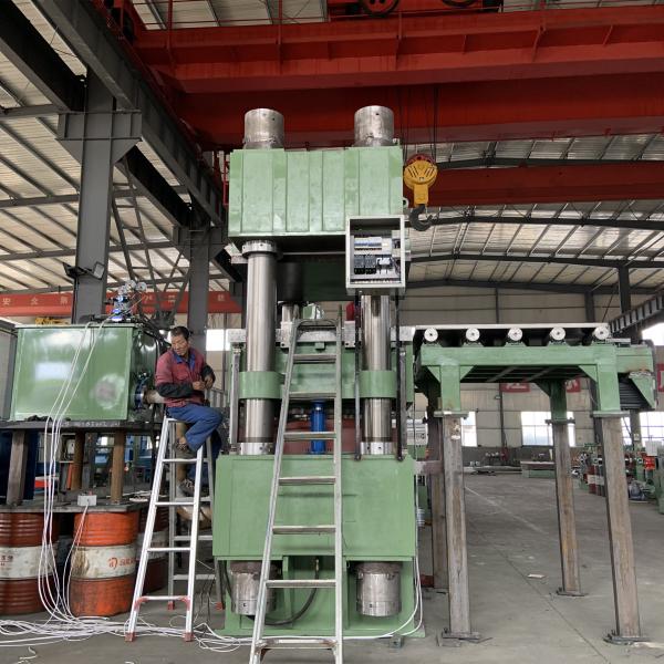 Posición en servicio y formación de la máquina de prensa de vulcanización de rodamientos de puente 1200T para la producción