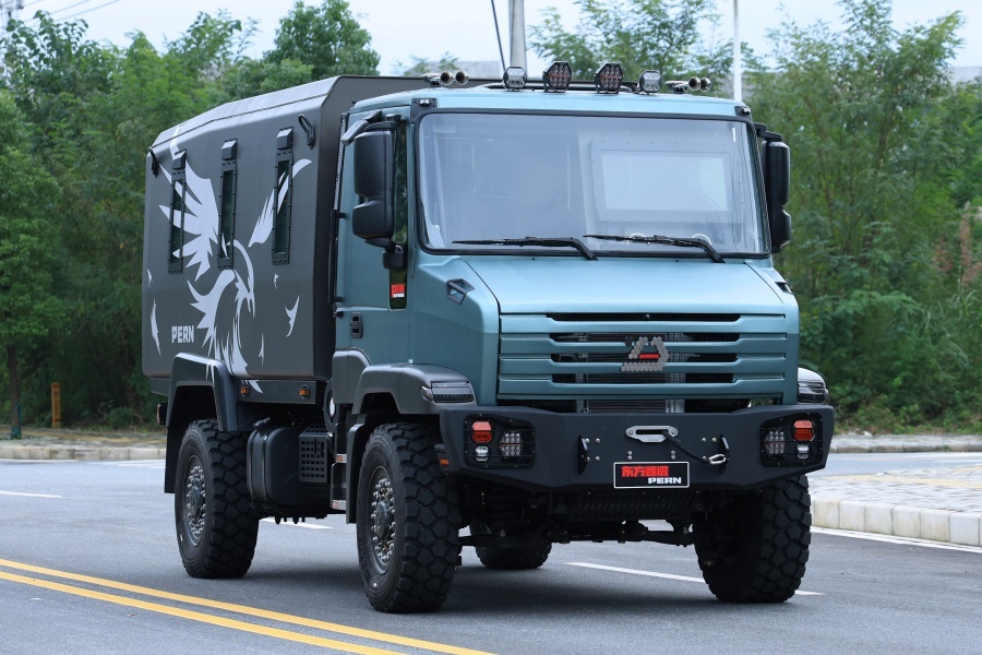 4x4 Off-Road Multi-purpose Square Cabin Personnel Carrier