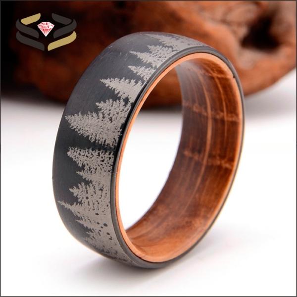 Anillo de boda de tungsteno para hombre Black Forest Mountain, forma de diamante, 8 mm, con forro de madera de barril de whisky