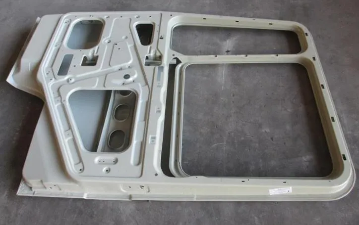 Shacman Right Door Weld Assembly Dz13241210095 Original Auto Parts
