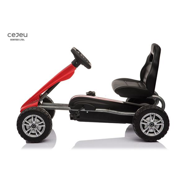 Дети идут Karts с передним и отсталым