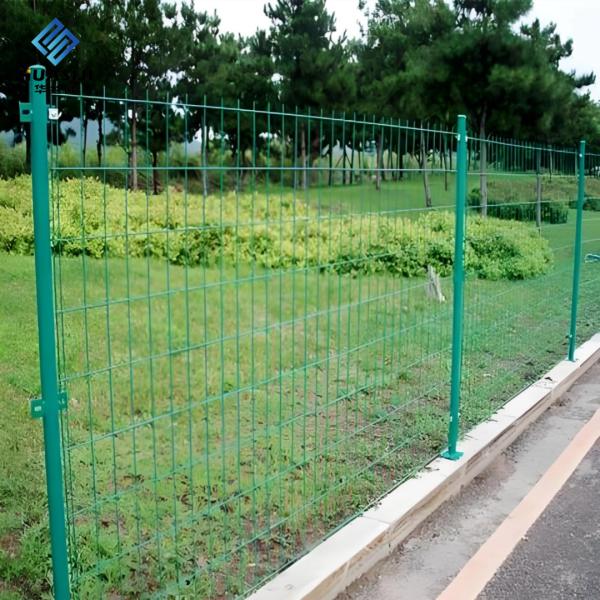 Robust 3D Curved Fence With Anti Theft Connectors Creating Non Removable Integrated Structures Between Posts And Panels