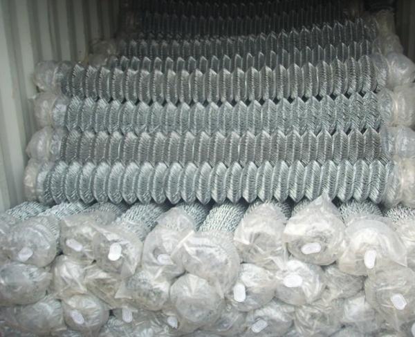 china supplier barbed wire chain link fence, stainless steel chain link fence