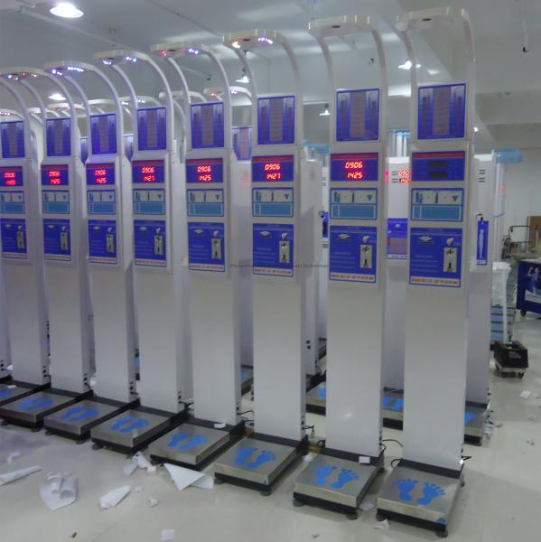 Human Body Coin Operated Weighing Scales AC110V - 220V 50HZ / 60HZ 235 * 55 * 38cm