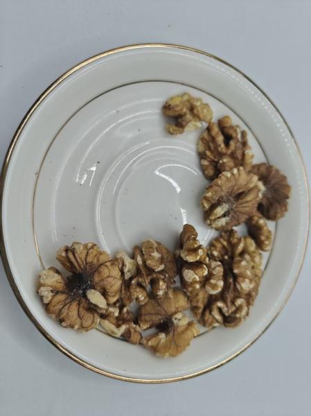 Wholesome Roasted Walnut Kernels Made With Natural Ingredients