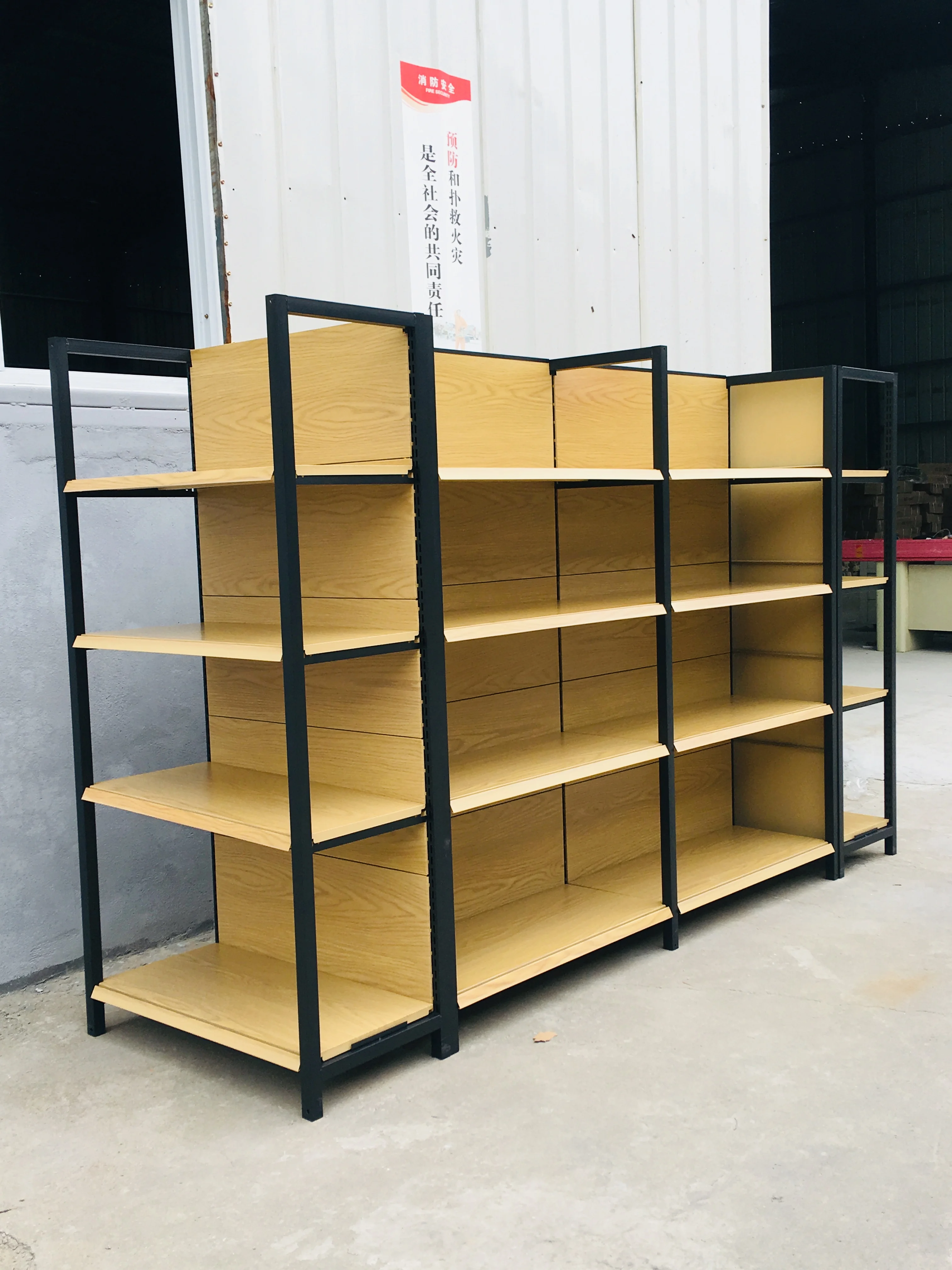 Дисплейные стеллажи для продуктовых магазинов