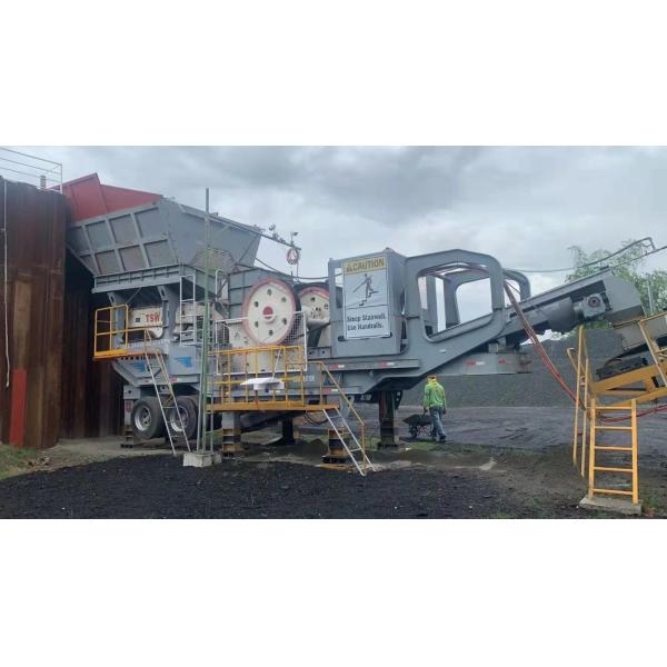 Mobile Granite Impact Crusher Machine 100 T/H Customized Request Outlet Size 50-100mm