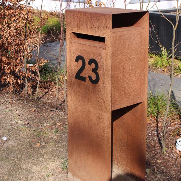 Escultura moderna de jardim de aço ao ar livre caixa de correio e correio