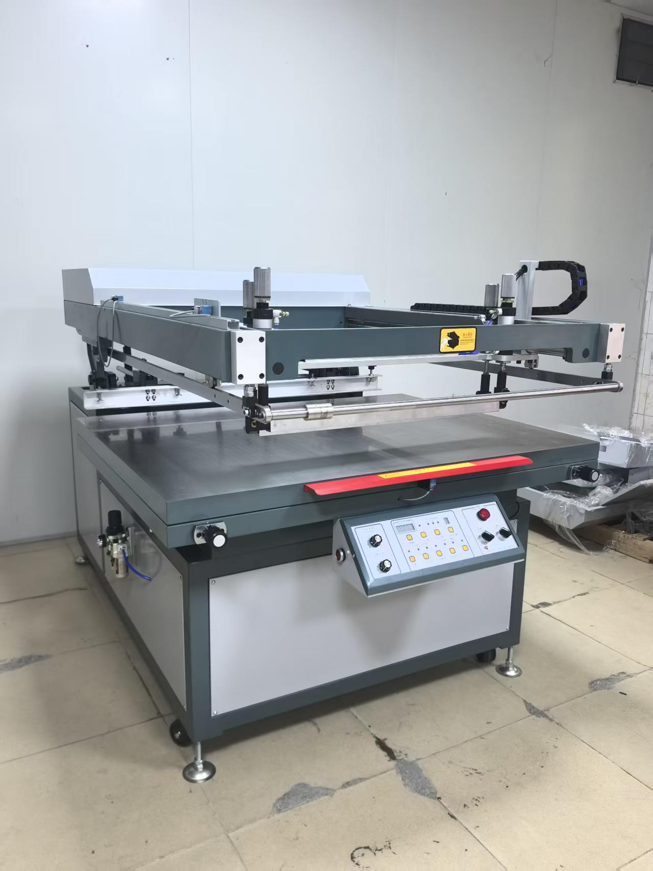 Semi-automatic Swing Arm Screen Printing Machine with Swing-up Arm Structure, Adjustable Printing Speed, and Pneumatic Driving System