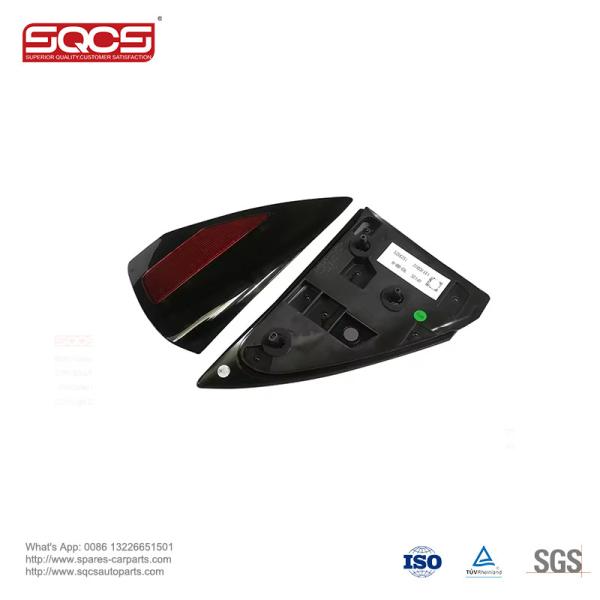 Cobertura decorativa para a lâmpada traseira lateral direita do Tesla Model 3 Y Porta de carregamento 1100781-99-D