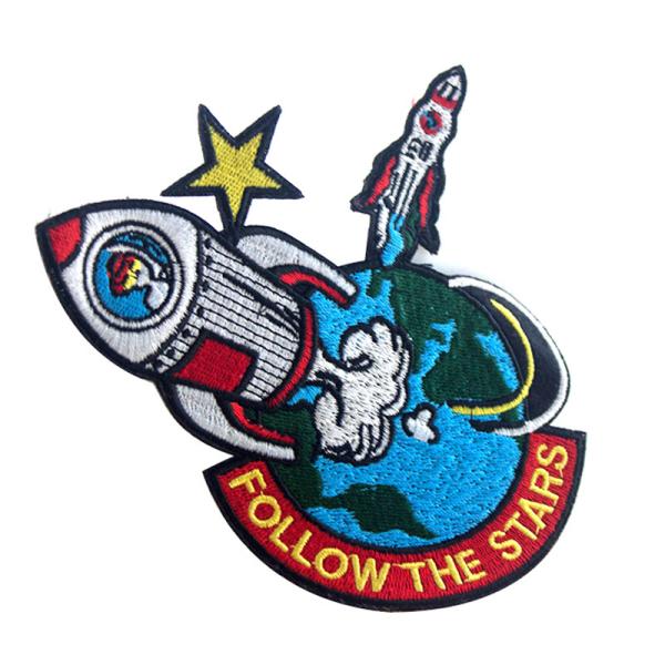 Изготовленной на заказ имя вышитое одеждой маркирует вышитую одеждой шить фабрику ярлыков