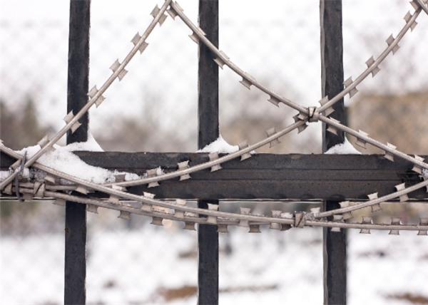 Concertina Razor Barbed Wire Hot Dipped Galvanized Corrosion Resistance