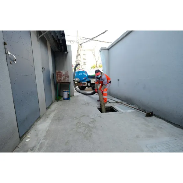 8600L Large Capacity Vacuum Sewage Suction Truck