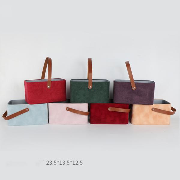 Роскошный картонный букет из суэды и бархатной бумаги