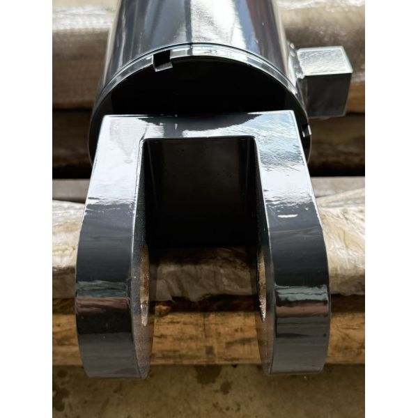 Hard Chrome Plated Steel Agricultural Hydraulic Cylinder With Double Earring Structure