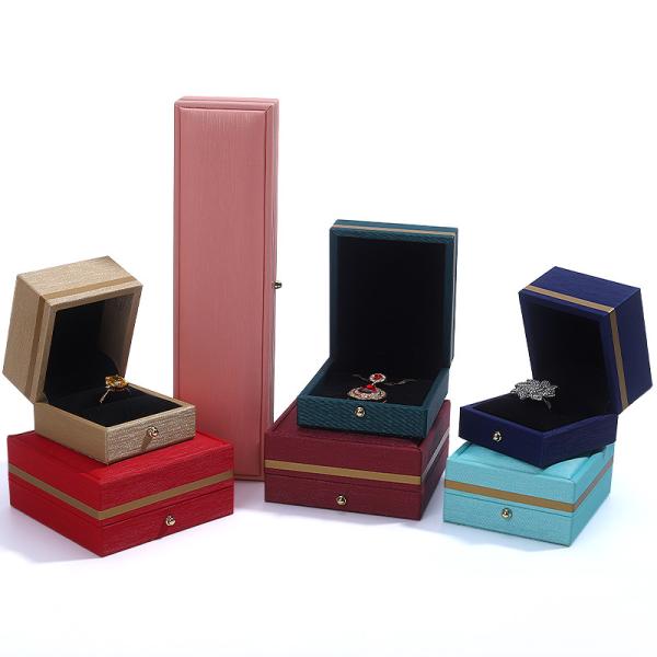 Logo personnalisé Boîte de bijoux en cuir PU pour bague de mariage Collier Bracelet de Hanhong