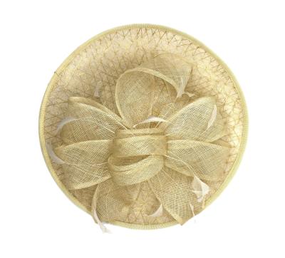 Sinamay Feather Fascinator A adição perfeita para a sua decoração de festa