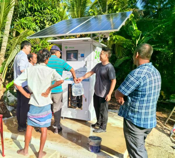 High-Efficiency Self-Powered Solar Water Purifier