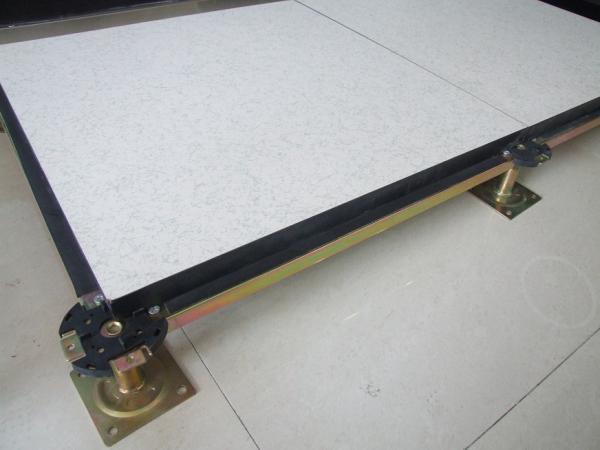 High-density chipboard Easy to fix Strong Wearability Antiskid Woodcore Raised Flooring