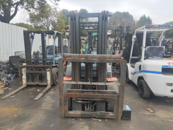                  Good Condition Triplex Stage with Side Shifter 3ton Fd30t-16fd30t-17 Komatsu Used Forklift on Promotion             
