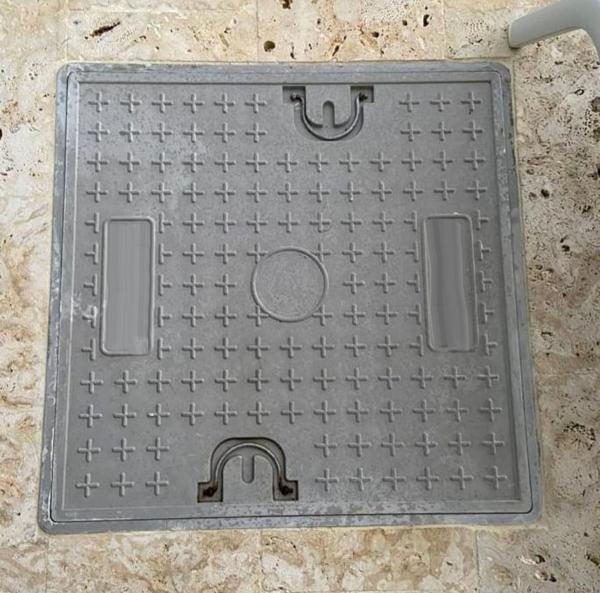 Couverture de trou d'égout anti-vol à haut rendement GRP carré / fer ductile / composite