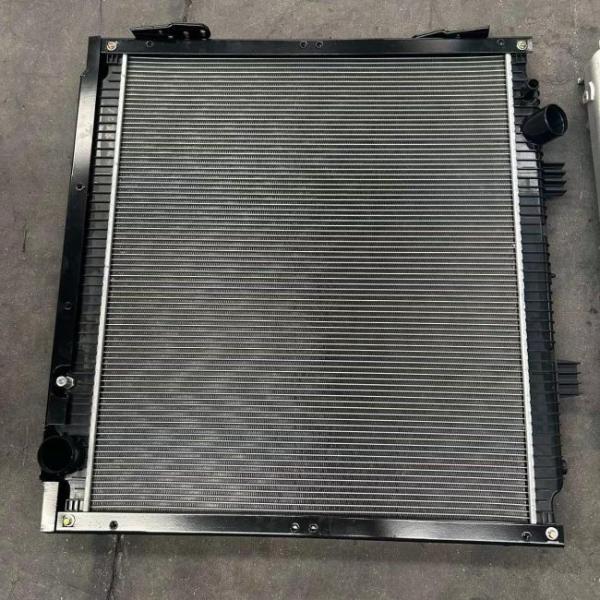 Радиатор 812W06100-0002 HOWO Части грузовиков Интеркулер Водяной резервуар Радиатор двигателя