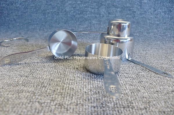 Measuring tools food grade approved 4 pieces metal measuring cups stackable silver stainless steel spoon set