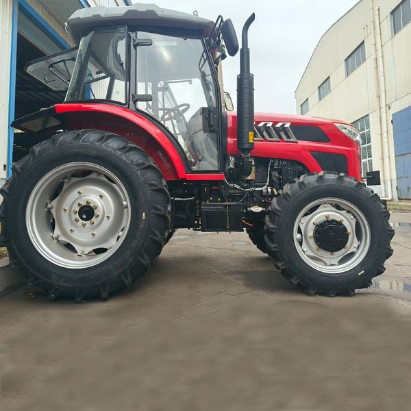 Large tractors, farm tractors / Dongfeng Red engine tractors, high-performance low-price tractorsFarm machinery export、Wheeled tractor for sale